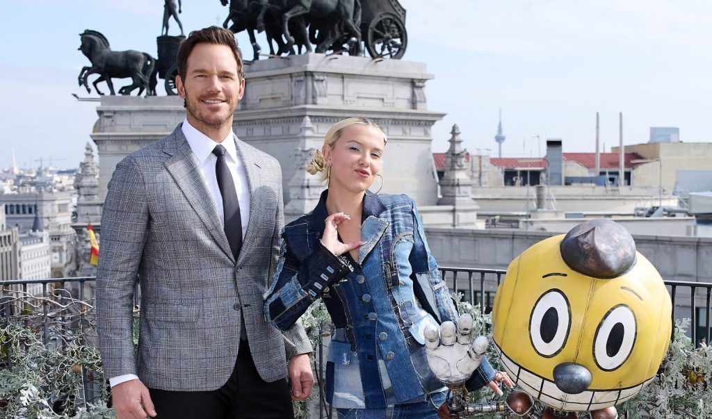 Chris Pratt y Millie Bobby Brown Reflexionan sobre Tecnología en ‘Estado Eléctrico’