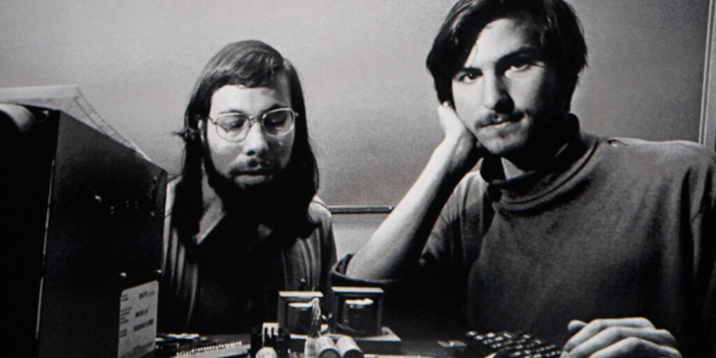 La Historia Real de Apple: Más Allá del Garaje