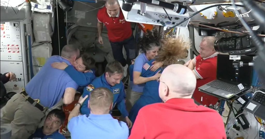 Regreso Triunfal: Astronautas Regresan a Casa tras Nueve Meses en el Espacio